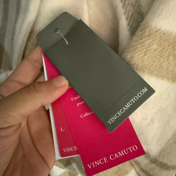 Coat with removable faux fur collar new - Picture 9 of 11